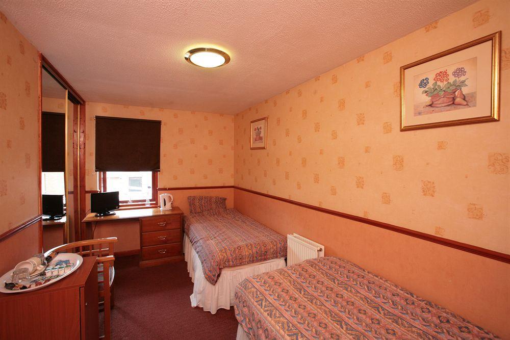 Livingston Lodge Hotel Bagian luar foto