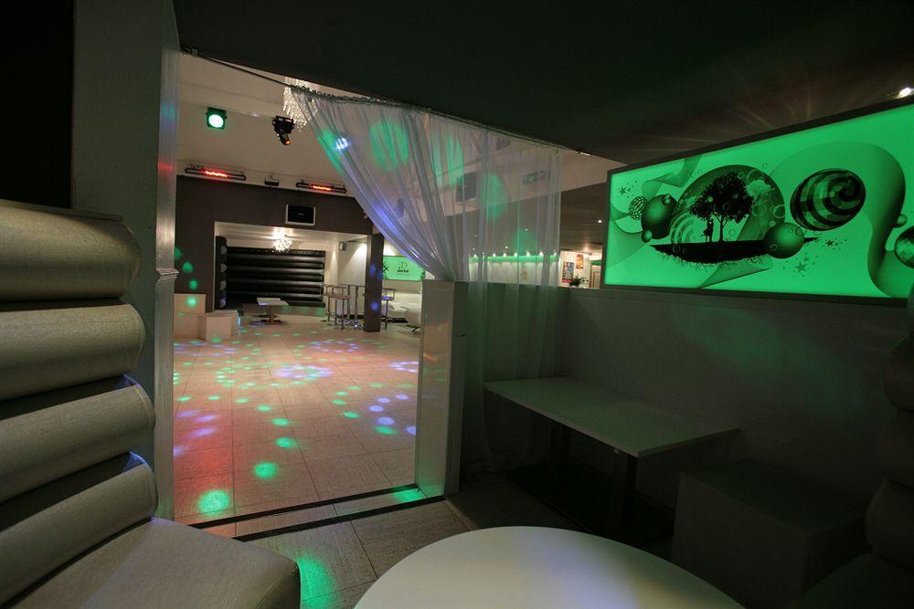 Livingston Lodge Hotel Bagian luar foto
