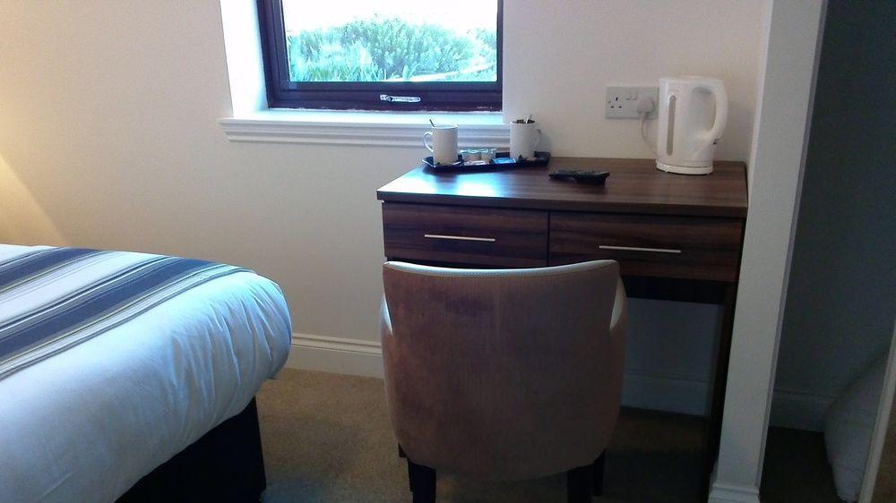 Livingston Lodge Hotel Bagian luar foto