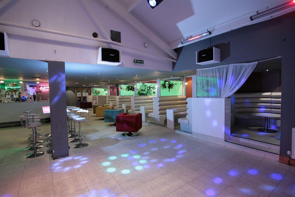 Livingston Lodge Hotel Bagian luar foto